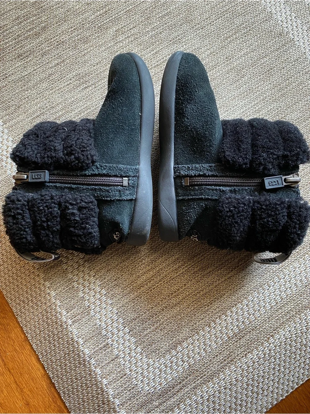 UGG Black Kids size 9 Shearling Cuff Suede Booties